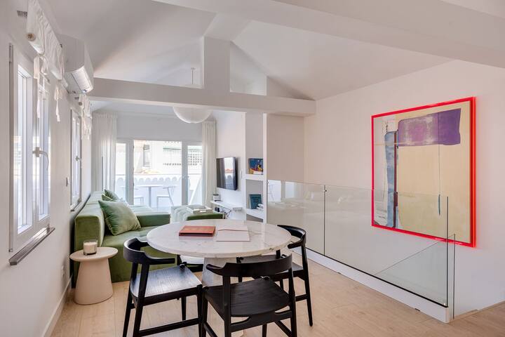 Soho Loft Cascais – Stylish Home in Downtown gallery image 2