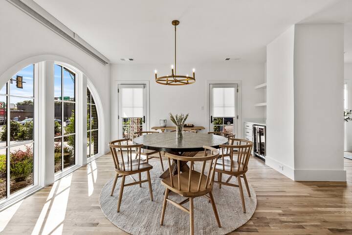 Richmond Place | Luxury Pool Home gallery image 2