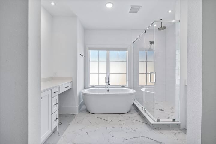 Richmond Place | Luxury Pool Home gallery image 3