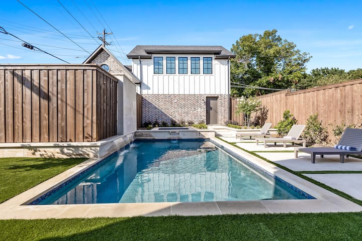 Richmond Place | Luxury Pool Home