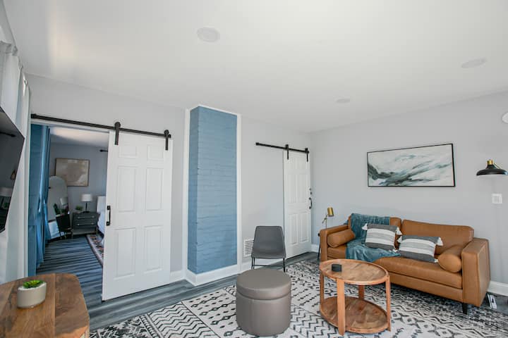 Top Floor, King Bed, Private W/d, Spacious/clean - Cincinnati, OH