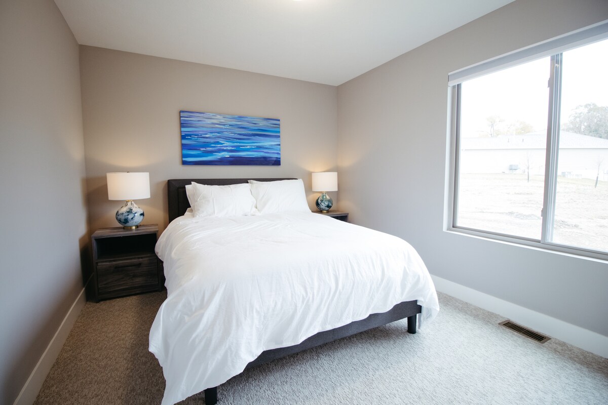 West Omaha Townhouse with GYM, Shopping, King Bed - Houses for Rent in Omaha,  Nebraska, United States - Airbnb