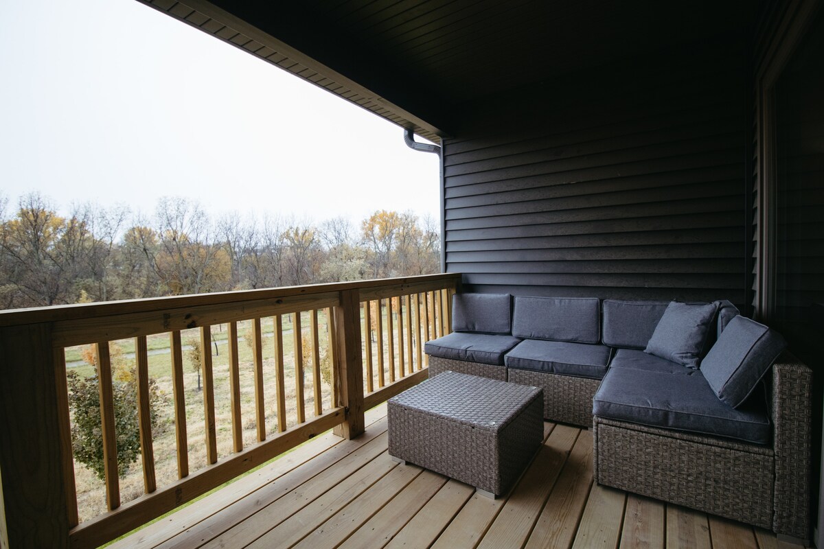 West Omaha Townhouse with GYM, Shopping, King Bed - Houses for Rent in Omaha,  Nebraska, United States - Airbnb