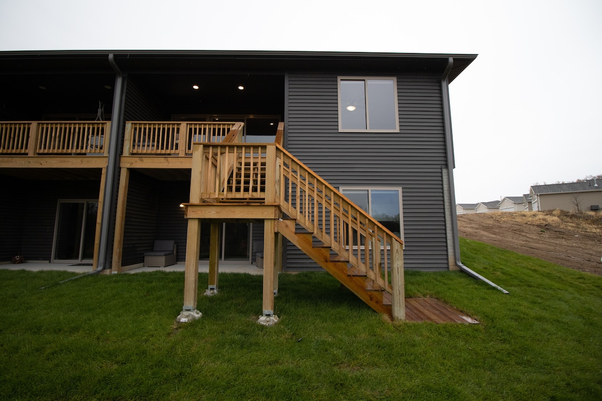 West Omaha Townhouse with GYM, Shopping, King Bed - Houses for Rent in Omaha,  Nebraska, United States - Airbnb