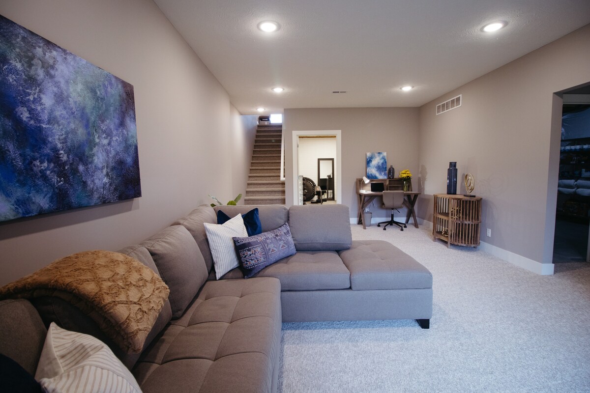 West Omaha Townhouse with GYM, Shopping, King Bed - Houses for Rent in Omaha,  Nebraska, United States - Airbnb