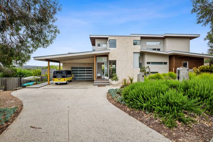 Ocean Views & 2min walk to Beach gallery image 3