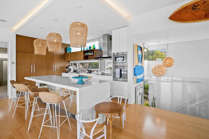 Ocean Views & 2min walk to Beach gallery image 4