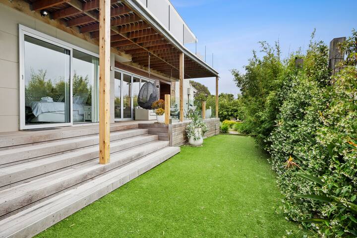 Ocean Views & 2min walk to Beach gallery image 5