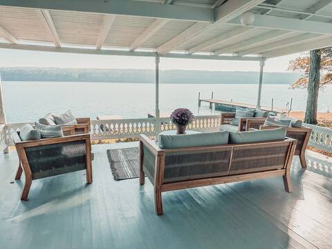 Lakeside cozy cottage