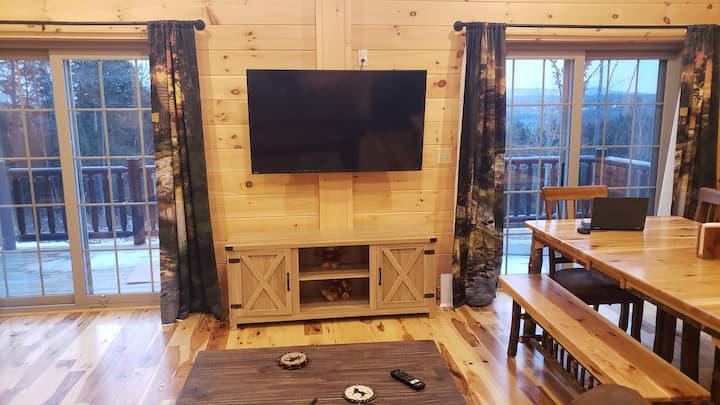 New Log Cabin
White Mountains And Lakes Region - Danbury, NH