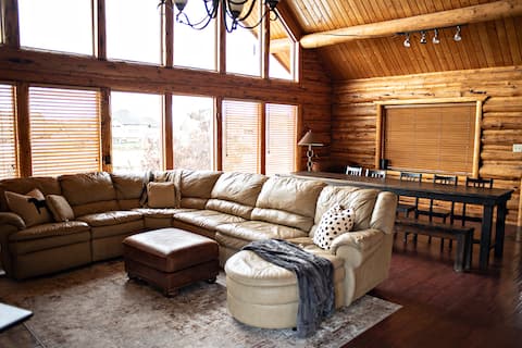 Popular Airbnb listing: Family Ski Cabin with Pool & hot tub in Ogden / Clearfield
