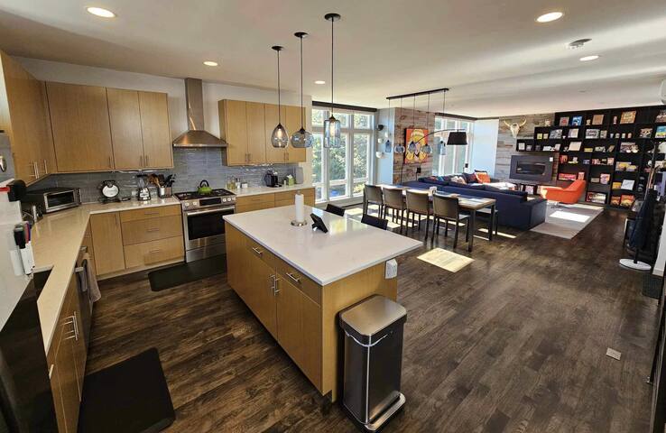 A Cozy, Grand Home gallery image 4