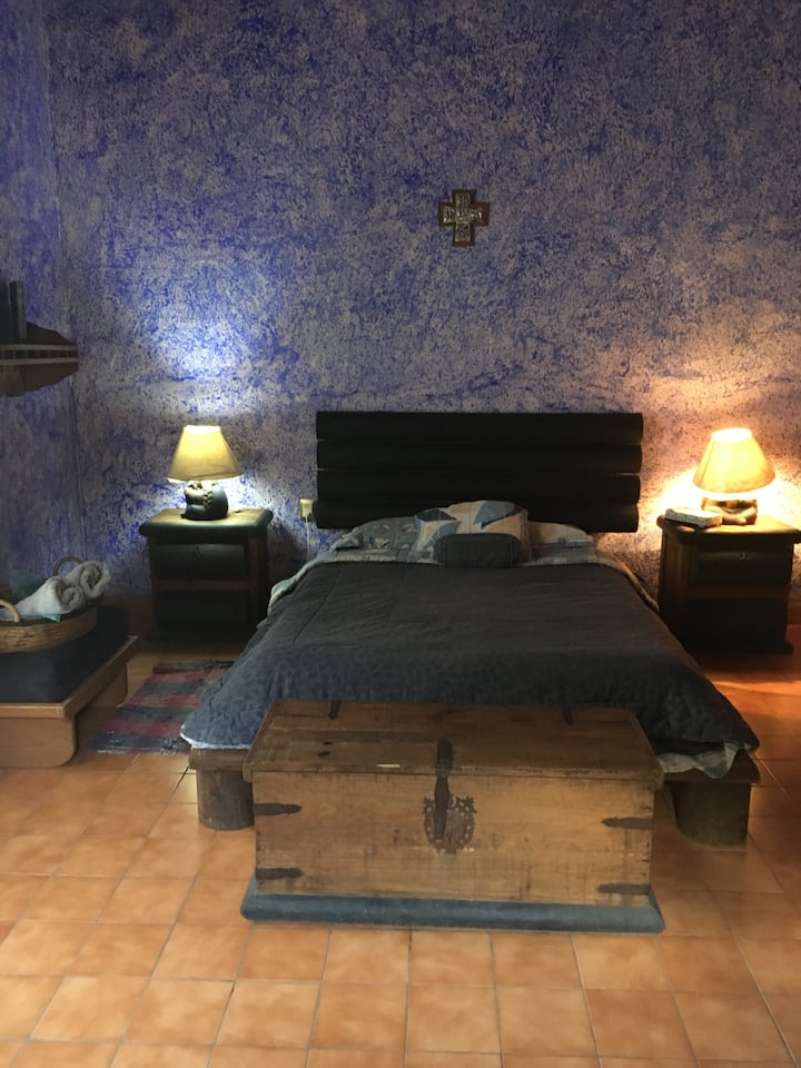 ห้องนอนพร้อมเตียงคู่