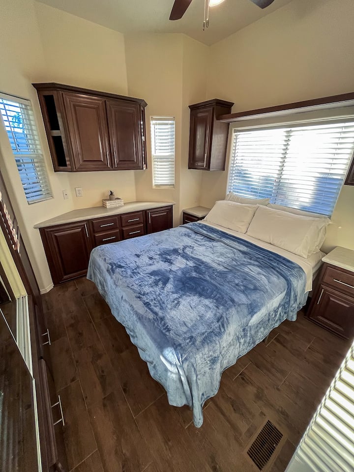 Queen Size Bed. Soft Linens. Firm and Soft Pillows. Built in Storage.