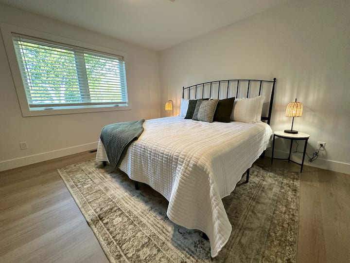 King 1 Upstairs with En Suite