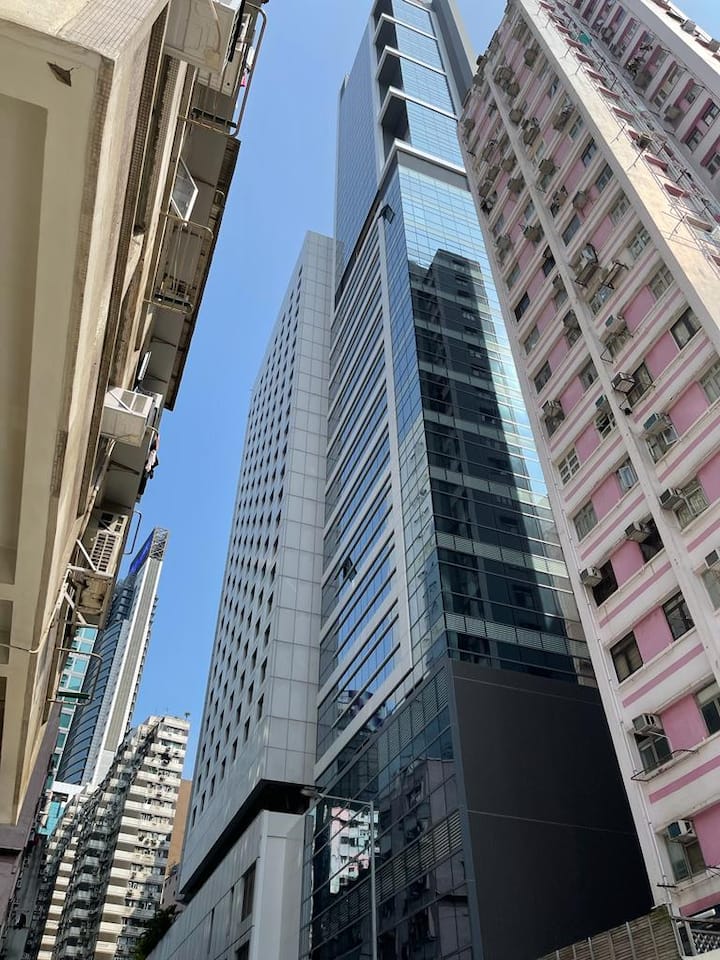 Spacious Duplex Apartment All In - Sai Ying Pun