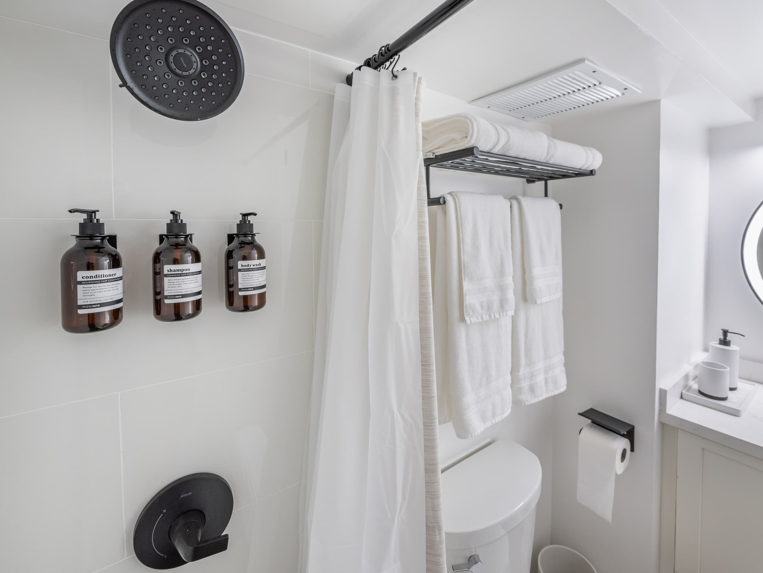 24FL- Stylish Studio In Central Waikiki - Image 6