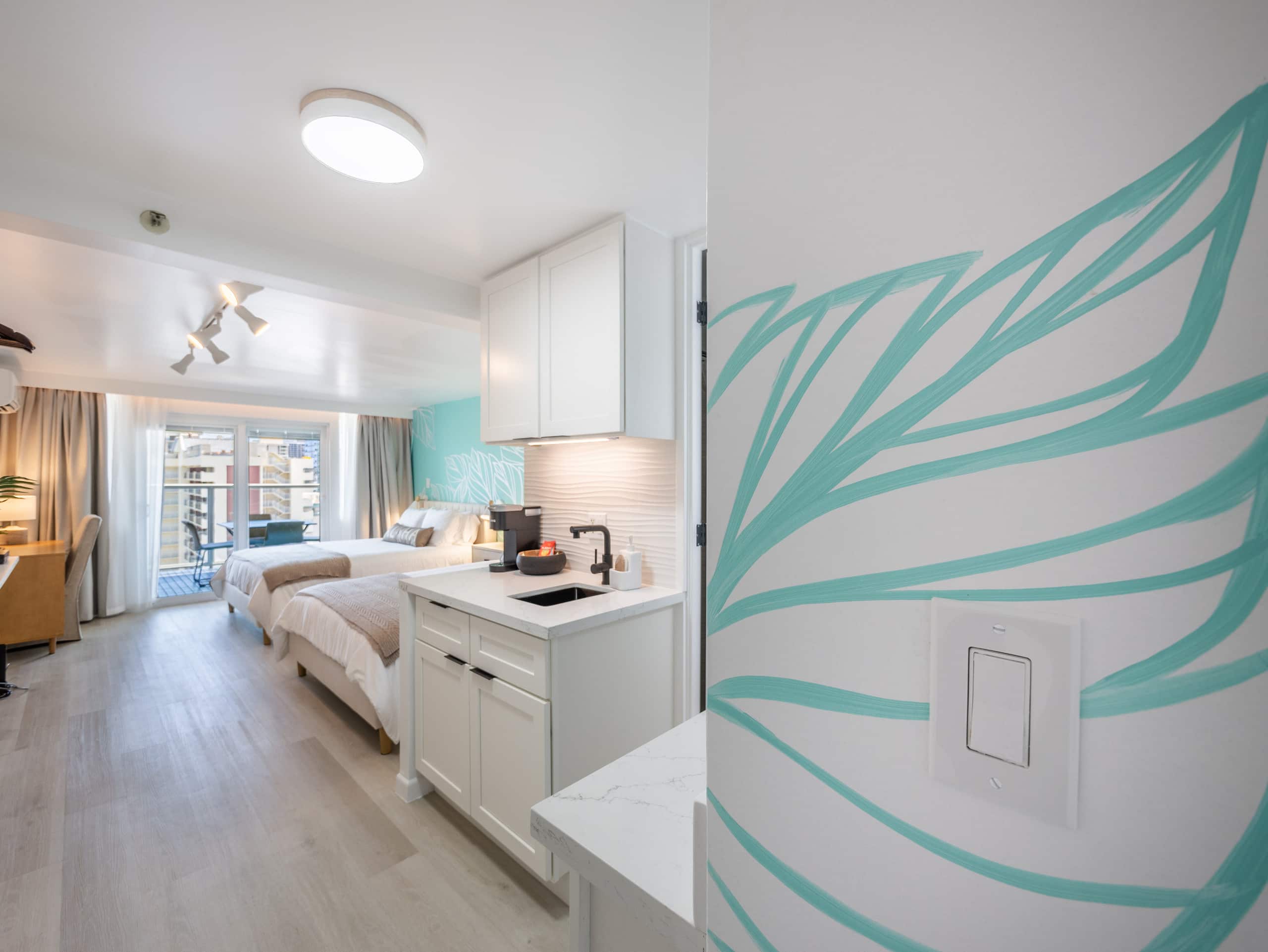 24FL- Stylish Studio In Central Waikiki - Image 36
