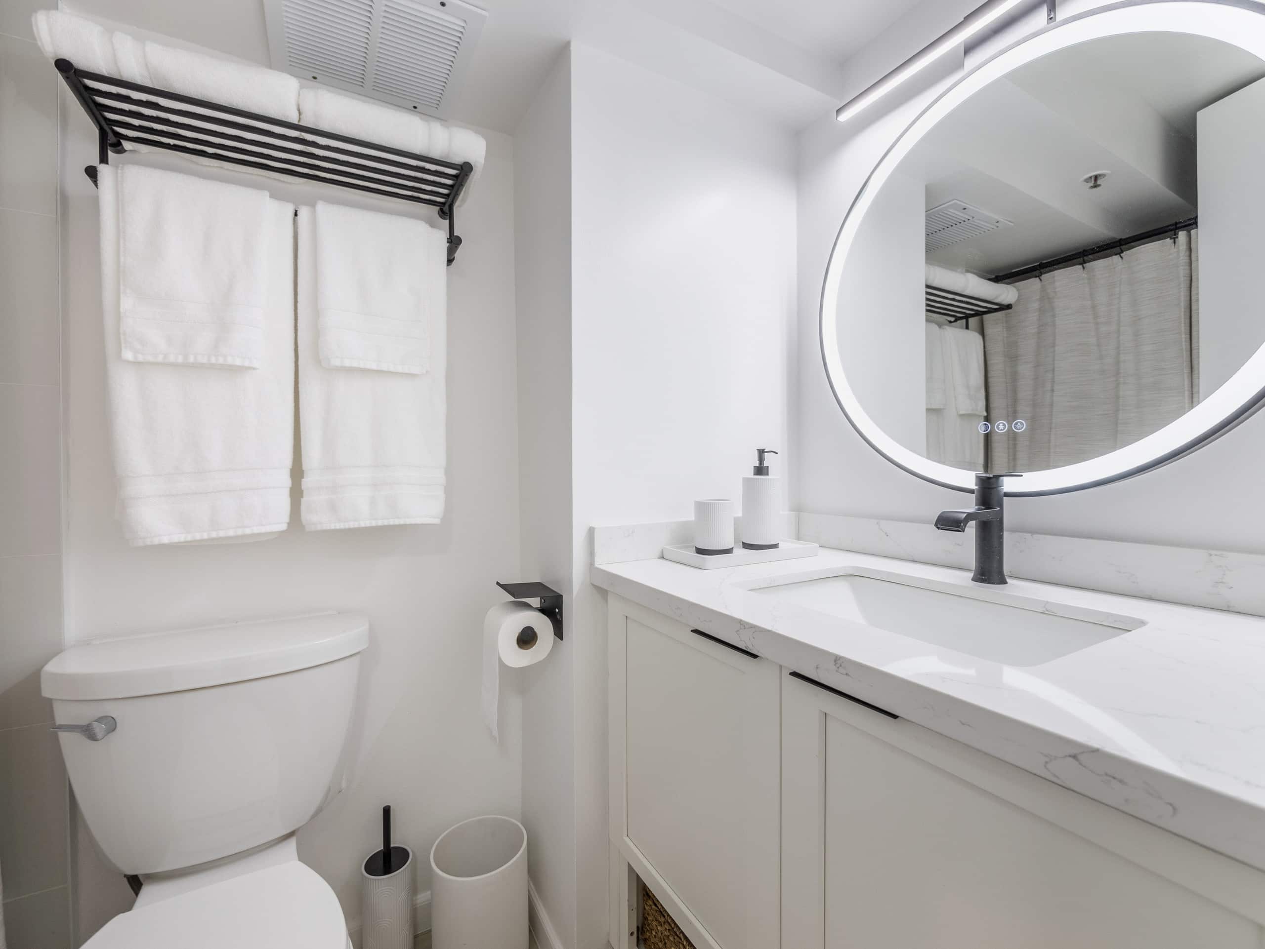 24FL- Stylish Studio In Central Waikiki - Image 5