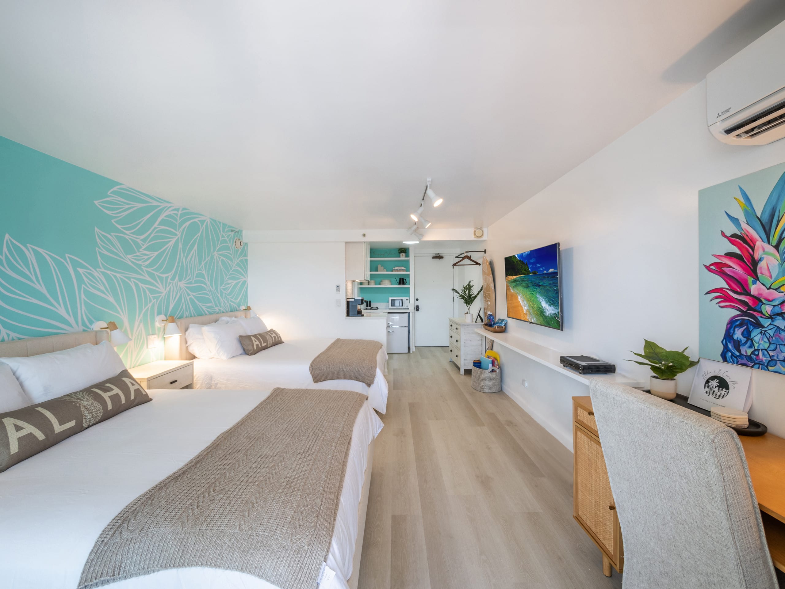 24FL- Stylish Studio In Central Waikiki - Image 1