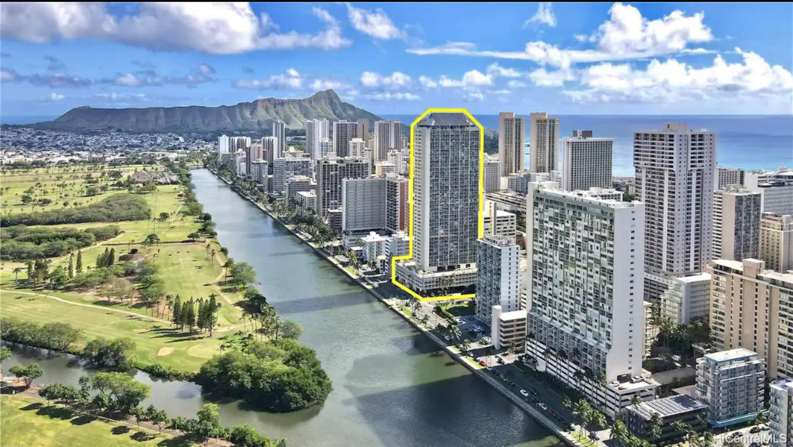 24FL- Stylish Studio In Central Waikiki - Image 14