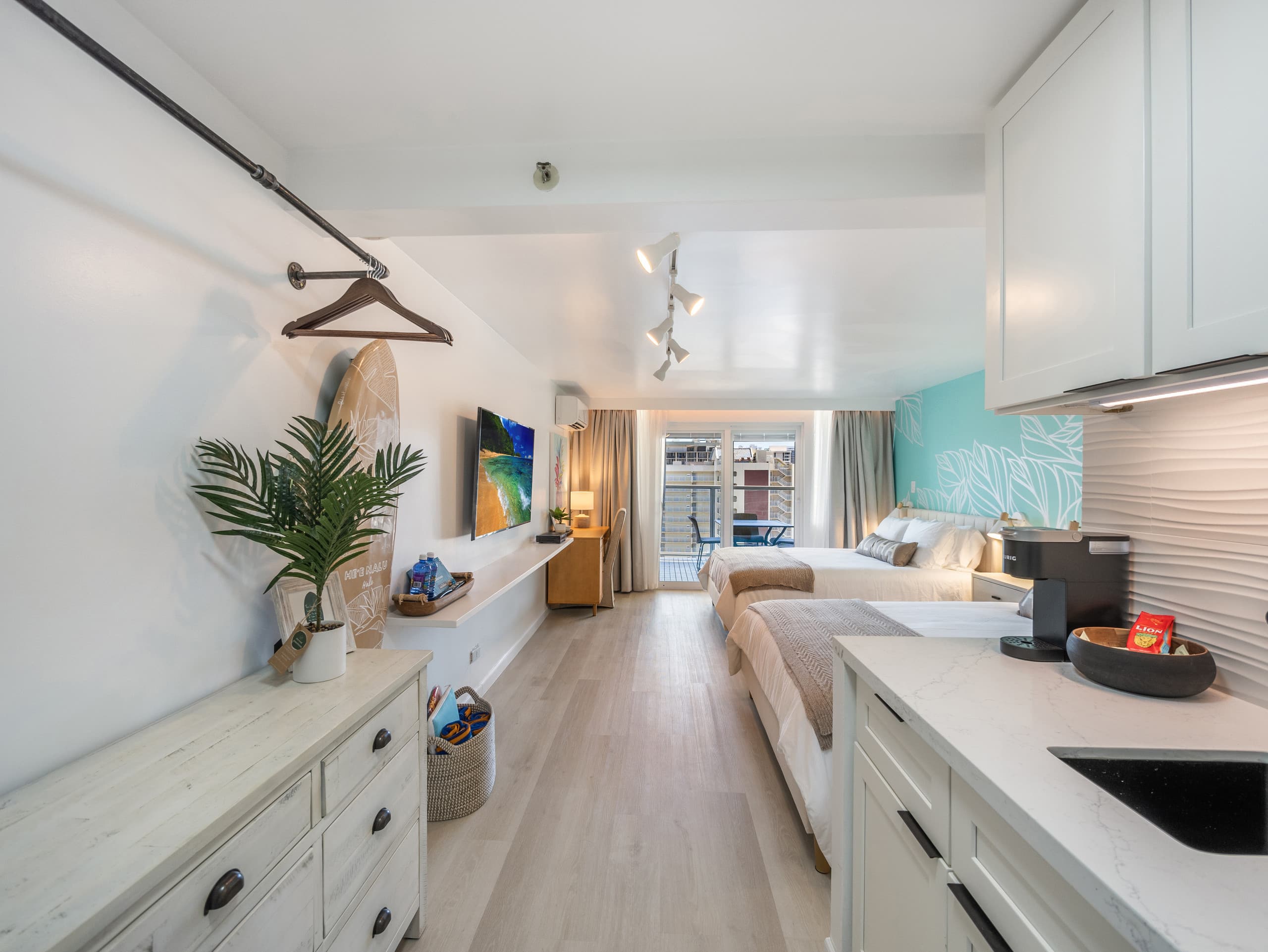 24FL- Stylish Studio In Central Waikiki - Image 35
