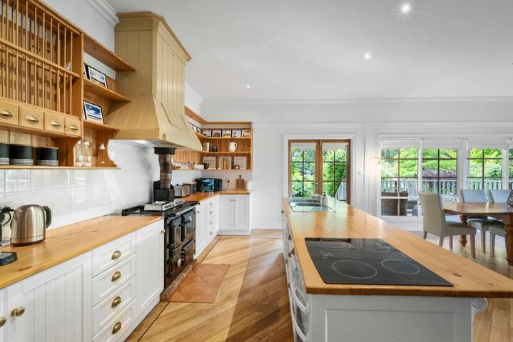 Magical Lucindale – Gorgeous 4 Bedroom House gallery image 3