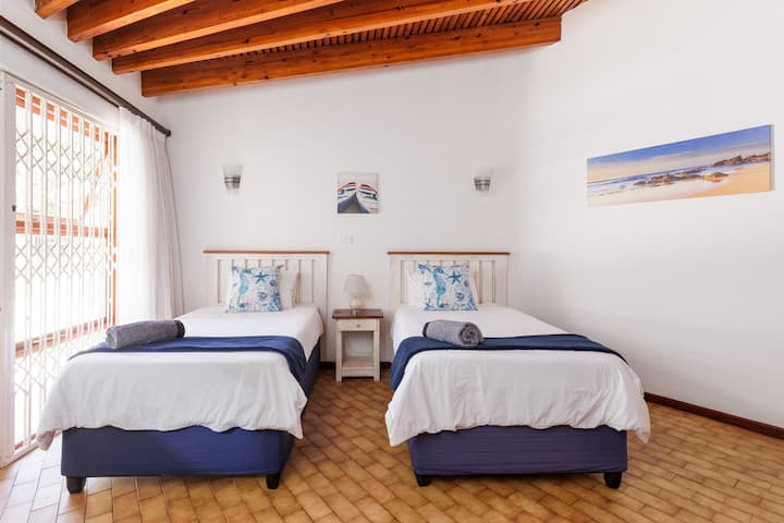 Vilë me shtëpizë verore 1 - Dhoma e tretë e gjumit, Akomodim për pushime me vetëshërbim, Uvongo.