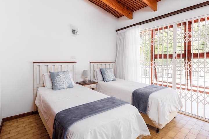 Vilë me shtëpizë verore 1 - Dhoma e dytë e gjumit, Akomodim për pushime me vetëshërbim, Uvongo.