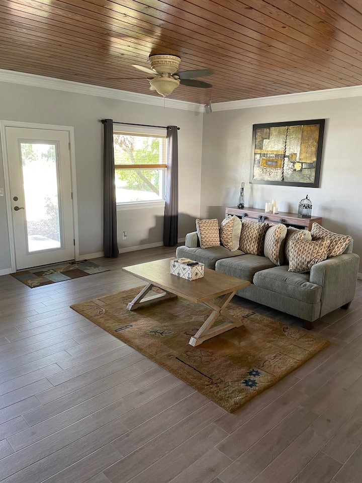 المدخل الأمامي لغرفة المعيشة