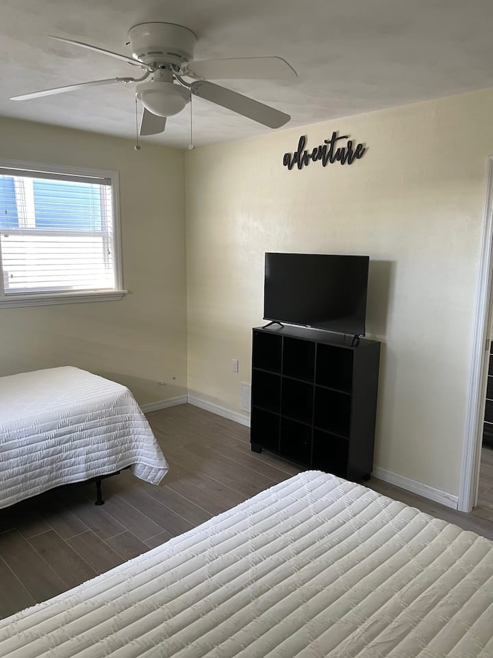 غرفة النوم 2 - تلفزيون