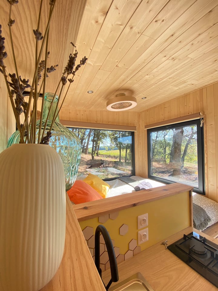 Le refuge est équipé d'un ventilateur de plafond pour mieux dormir en été 