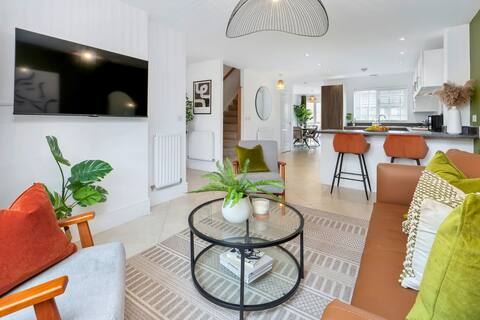 NEW Canalside House | Modern & Homely
