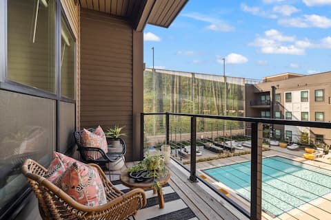Dublin Retreat | Pool, Balcony, Free Parking