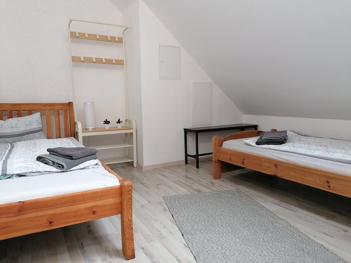 Castle Neuerburg DG: 2x jednolôžka (každá s rozmermi 90 x 200 cm)