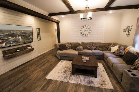 Farmhouse Chic Home in Maryville - Pet Friendly