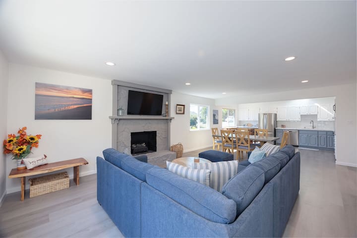 Cozy 3 Bedroom home, Ocean View, Walk to Beach