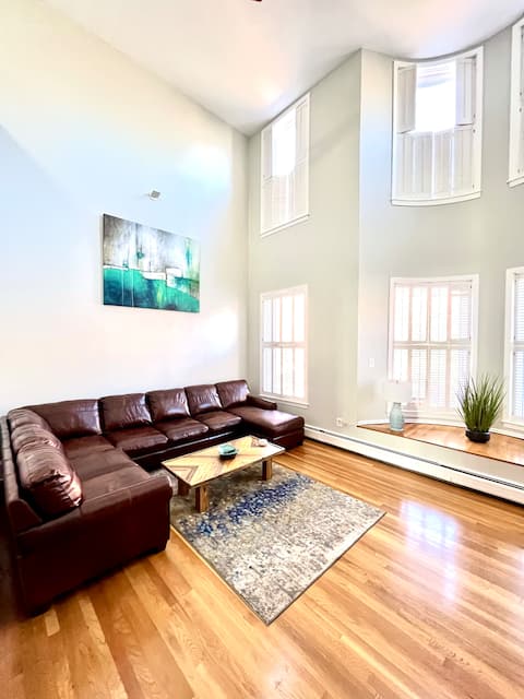 Popular Airbnb listing: Brownstone Townhouse in Fenway in Fenway/Longwood