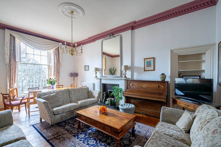 VERY POPULAR, CENTRAL 5-BEDROOM APARTMENT.