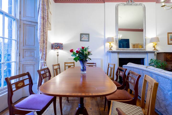 VERY POPULAR, CENTRAL 5-BEDROOM APARTMENT. gallery image 3