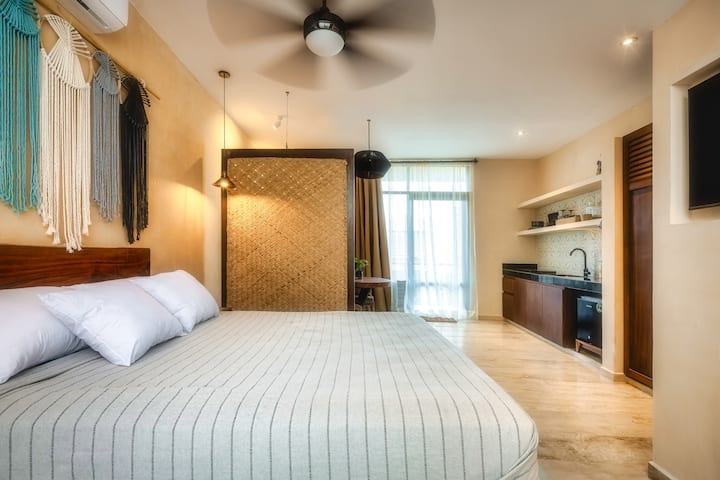 Newly built in 2023, these cozy and warm apartments in picturesque Merida are located near Paseo de Montejo and within walking distance of the main sights.