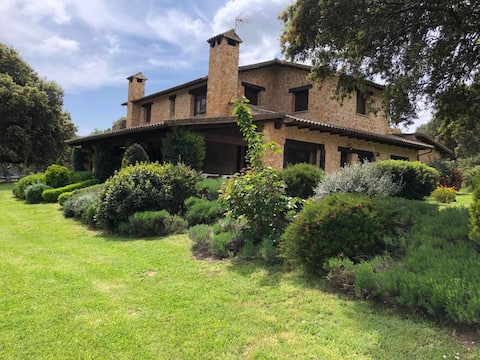 Popular Airbnb listing: El Retiro del Tietar Estate in Castile And León