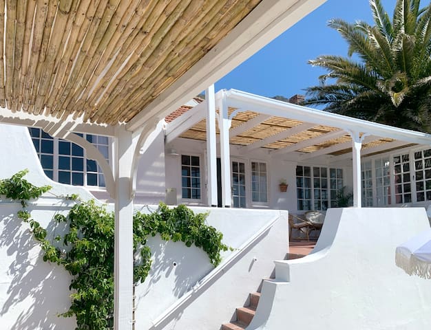 Charming seaside house near penguin reserve
