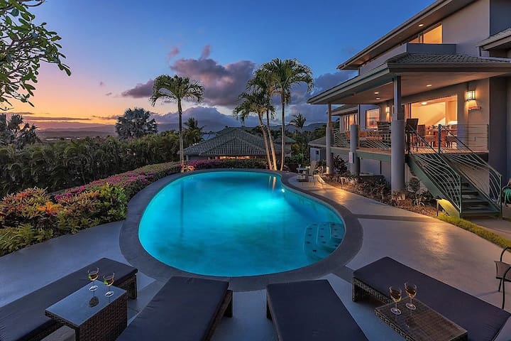 Walk to Beaches, Heated Pool, Ocean views + Ohana!