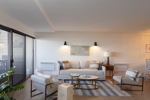 Beachfront Condo: Whale Watching & Cruise Ships