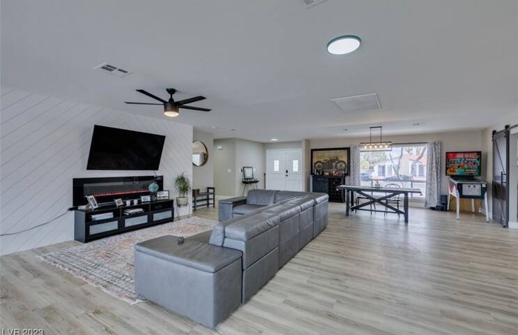 独栋一层楼精装修4房两浴 KINGBed