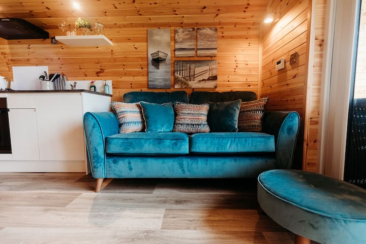 Riverside Retreats - Bon Bon
Parking & Sleeps 4 - Hayle
