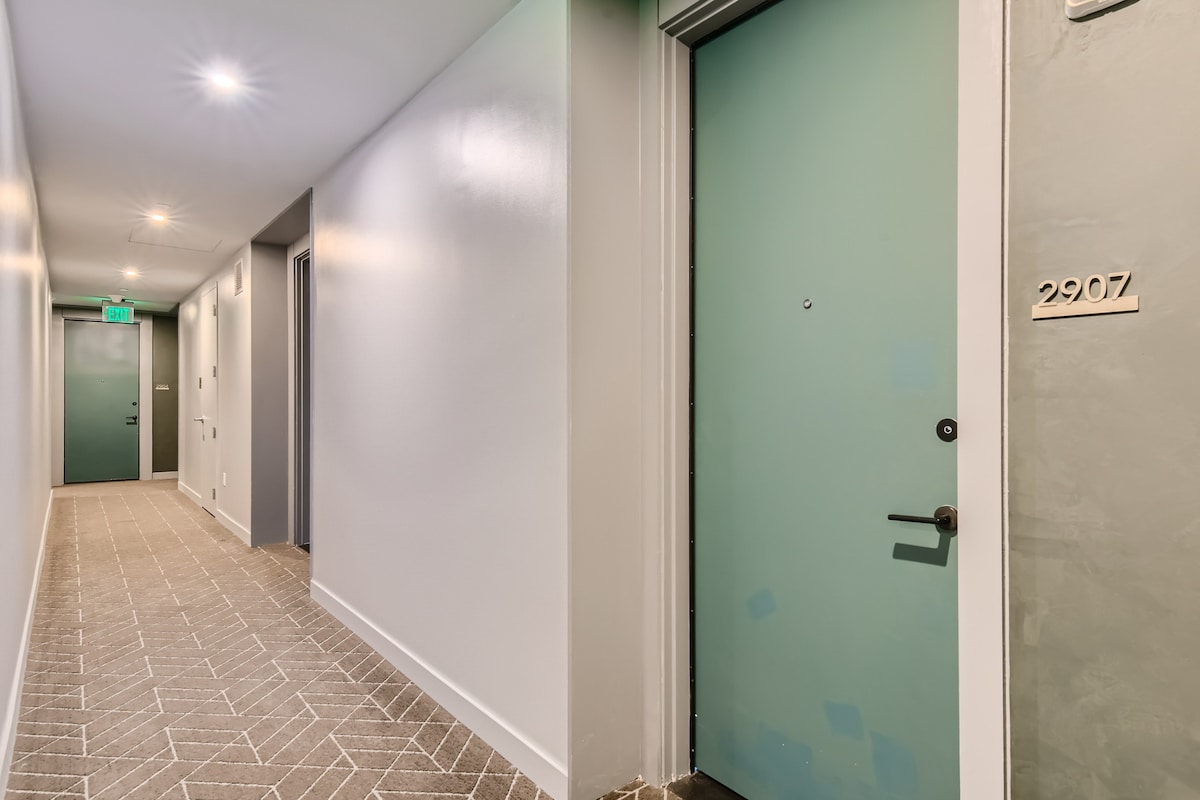 Luxury 1BR +Views+Rooftop Pool +Walk To Rainey St.
