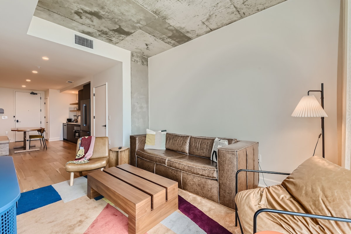 Luxury 1BR +Views+Rooftop Pool +Walk To Rainey St.