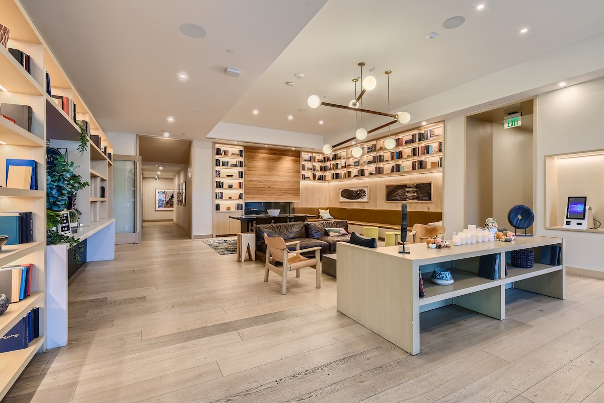 Luxury 1BR +Views+Rooftop Pool +Walk To Rainey St.